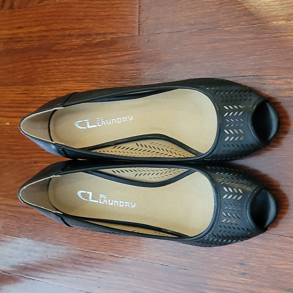 CL by Laundry Women's Wedge Peep Toe Black